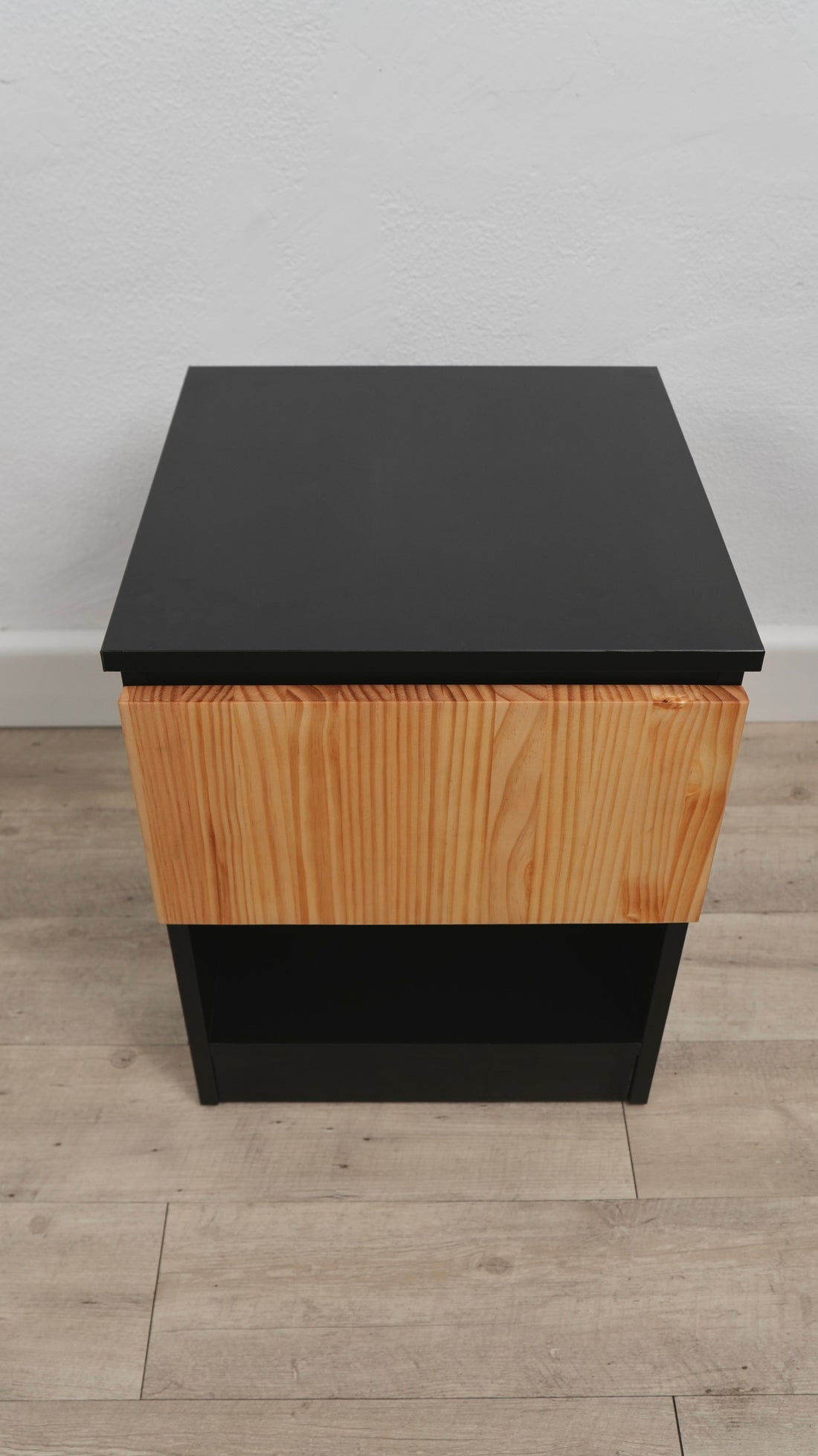 Cabeceira de cama com compartimento secreto — Beetle Wood