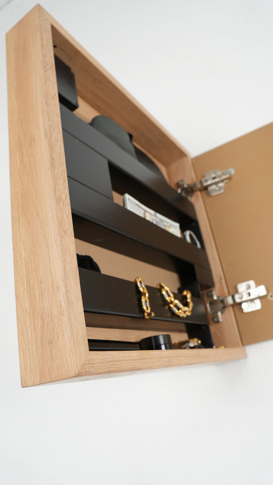 Meuble bois noble avec compartiment secret — Beetle Wood