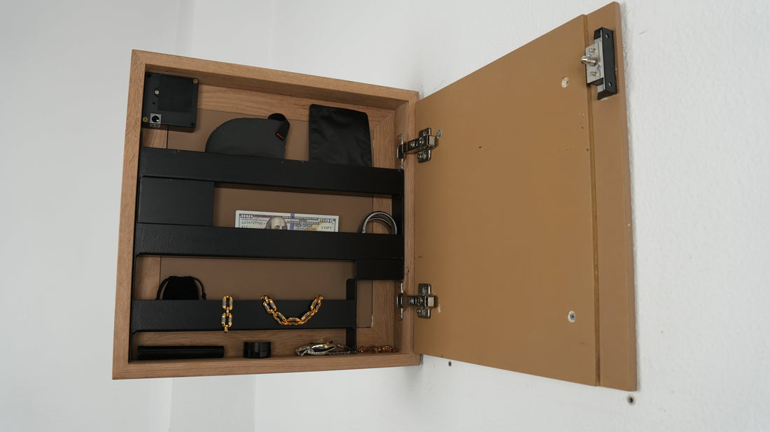 Mobile legno pregiato con vano segreto — Beetle Wood
