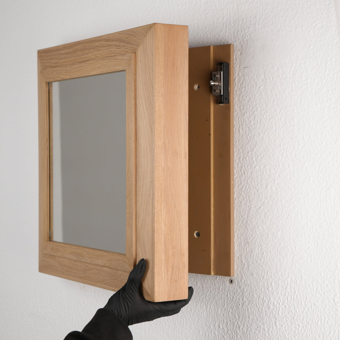Mueble diseño europeo con compartimento secreto — Beetle Wood