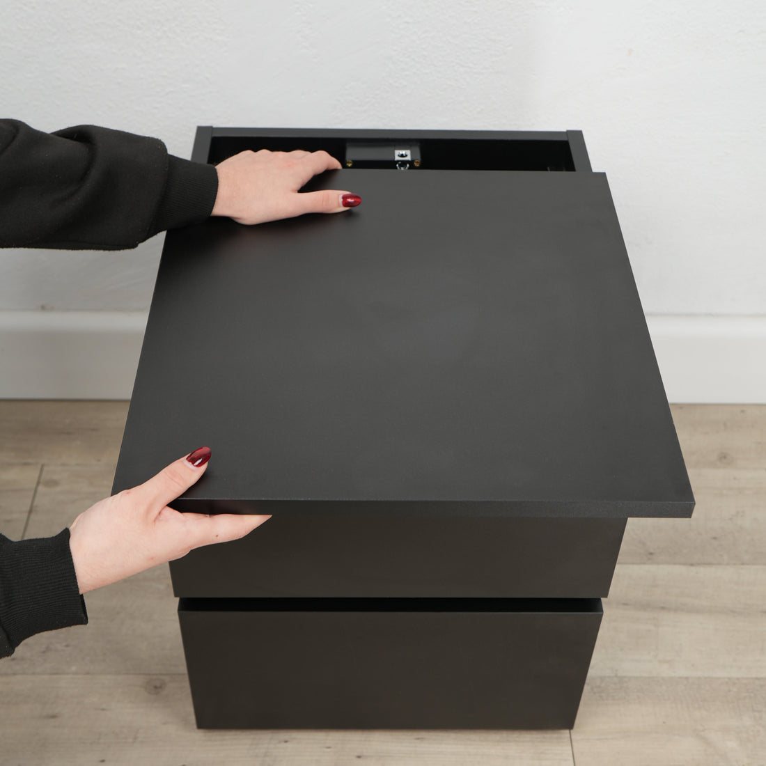 Compartimento oculto para guardar objetos de valor en casa — Beetle Wood