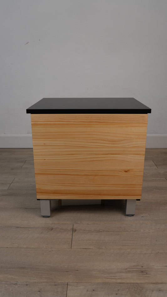 Mesita con compartimento oculto para guardar objetos de valor — Beetle Wood