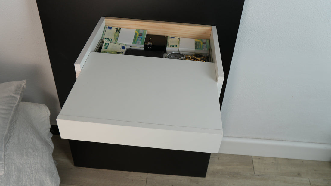 Minimalistisches Wandregal mit verstecktem Fach — Beetle Wood