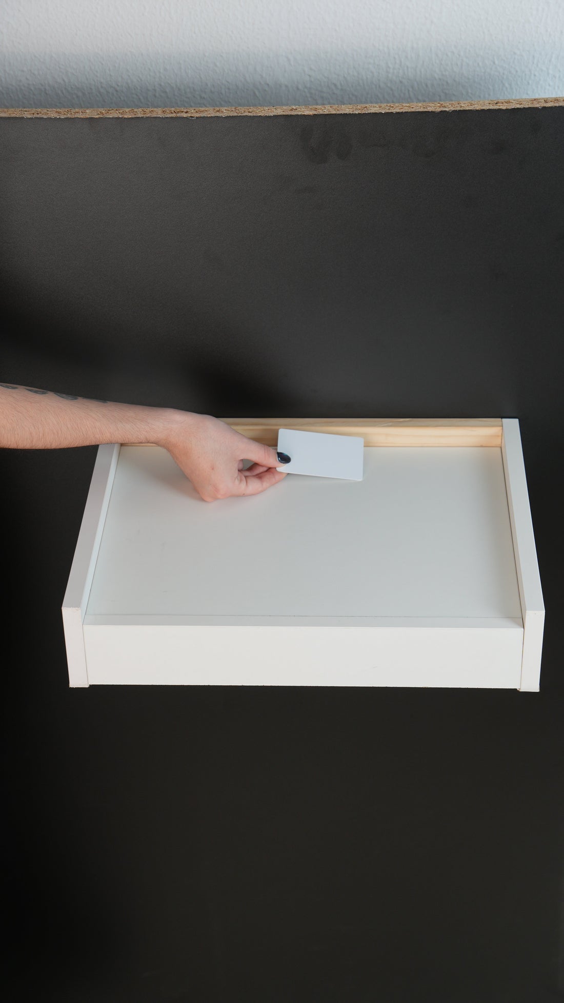 Mesa de centro con cajón secreto — Beetle Wood