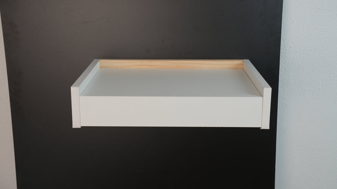 Estantería de pared con compartimento secreto — Beetle Wood