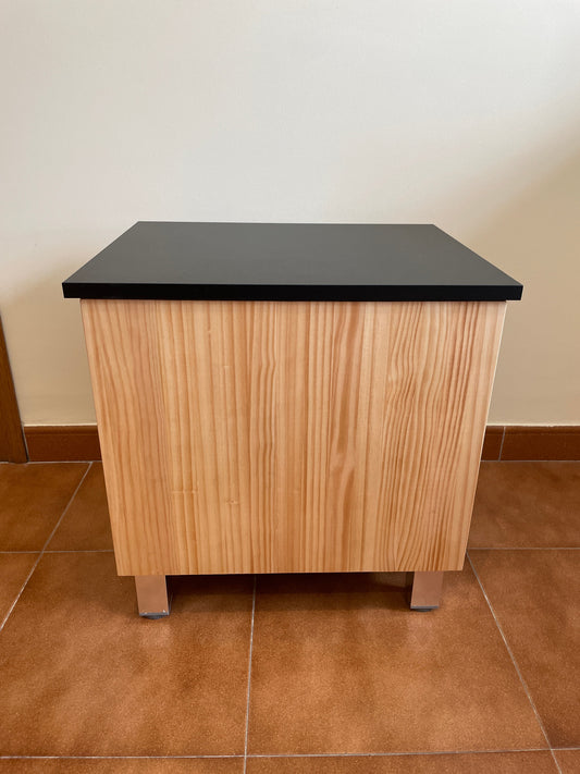 Mesa cabeceira com gaveta secreta para joias — Beetle Wood