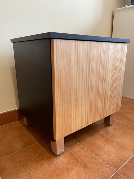 Mesa de cabeceira com compartimento secreto — Beetle Wood