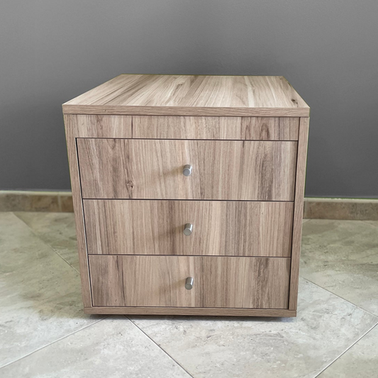 Kleiderschrank mit Geheimfach im Schlafzimmer — Beetle Wood BeetleVault