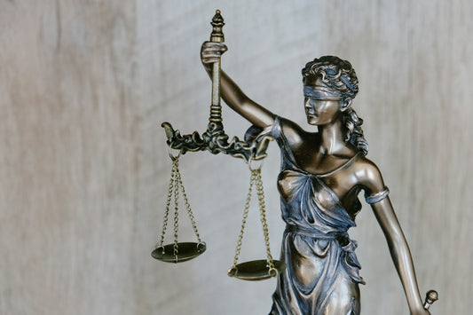 Cosa consigliano i Carabinieri e la Polizia di Stato di tenere in casa (e cosa no)