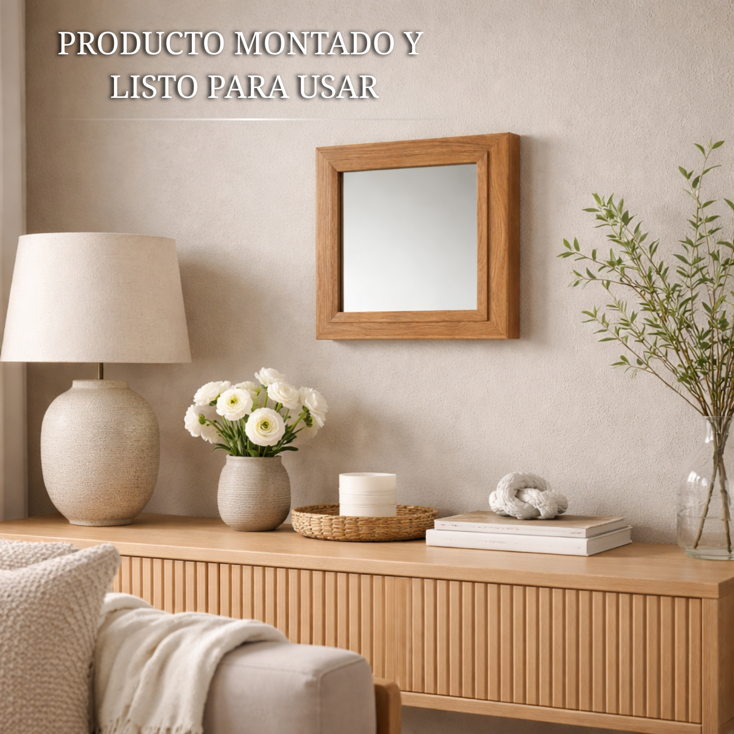 espejo de pared de madera con compartimento secreto instalado y listo para usar en salón con diseño elegante y discreto