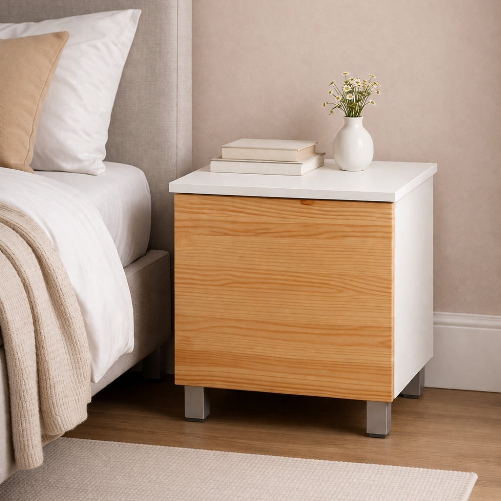mesita de noche con compartimento secreto en dormitorio moderno junto a la cama con decoración y estilo minimalista