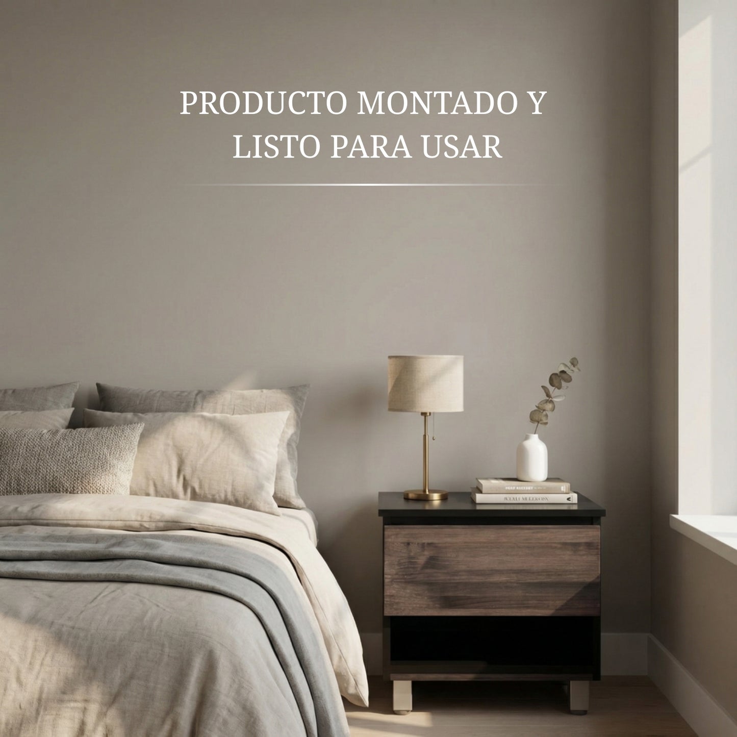 mesita de noche con compartimento secreto instalada y lista para usar junto a la cama con diseño moderno y discreto
