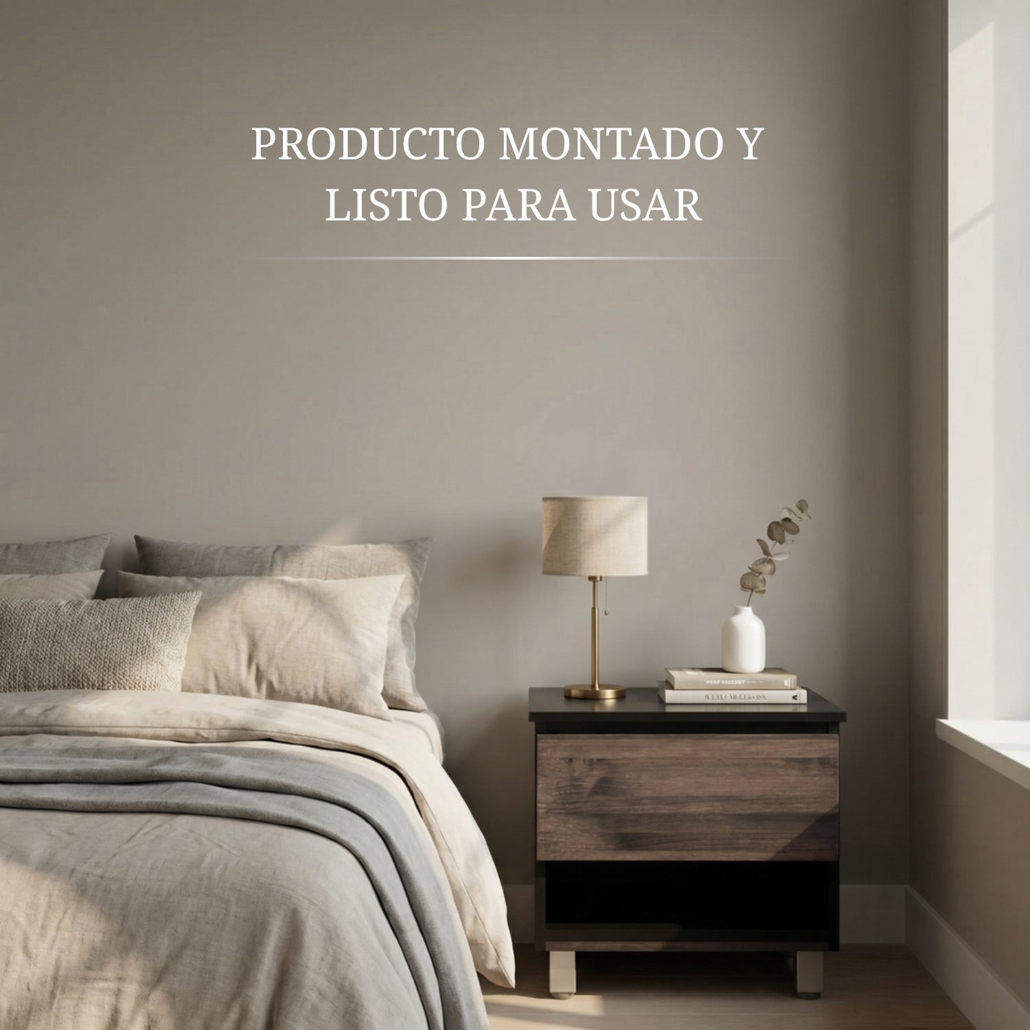 mesita de noche con compartimento secreto instalada y lista para usar junto a la cama con diseño moderno y discreto