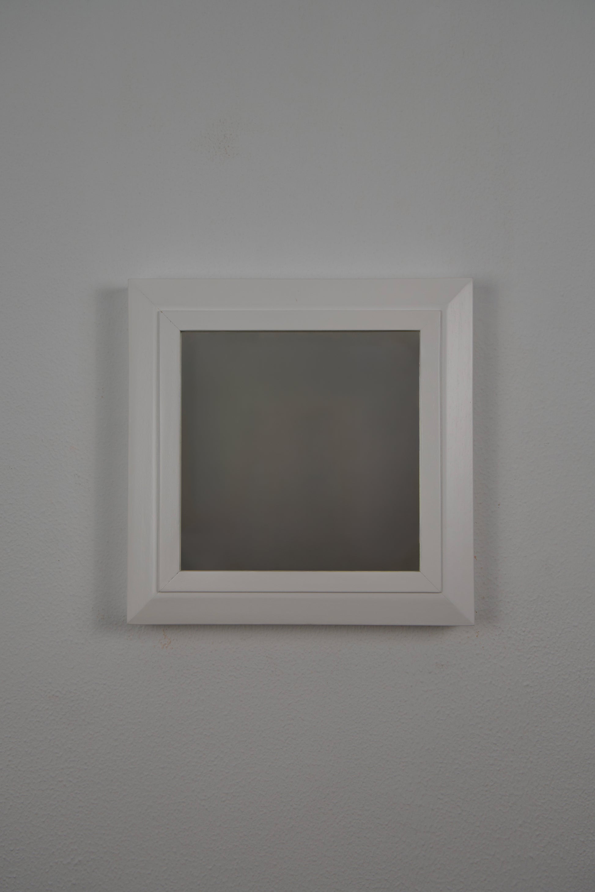 espejo blanco con compartimento secreto y sistema de seguridad oculta Beetle Wood
