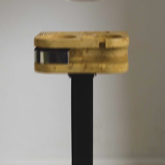 THE HIDDEN SIP mueble especial con copa de vino en uso cotidiano video
